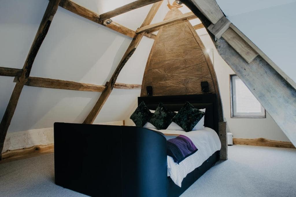 Butler Bedroom Min
